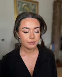 bridal-makeup-application-result-tablet