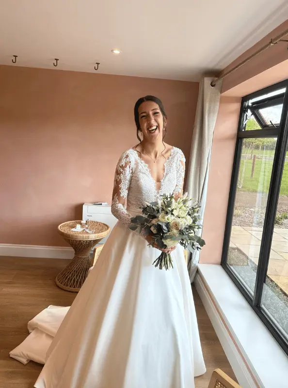 bride-with-flowers-smiling